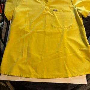 Figs Lifesaver Yellow Scrub Set.